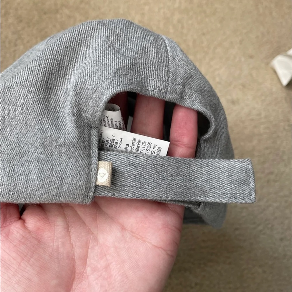 Women’s Roxy hat - Picture 2 of 3